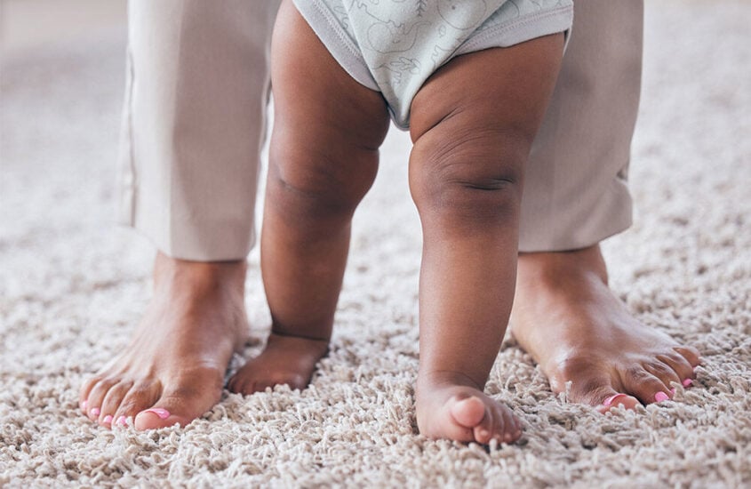 Comment choisir les premières chaussures de bébé ? - Aubert