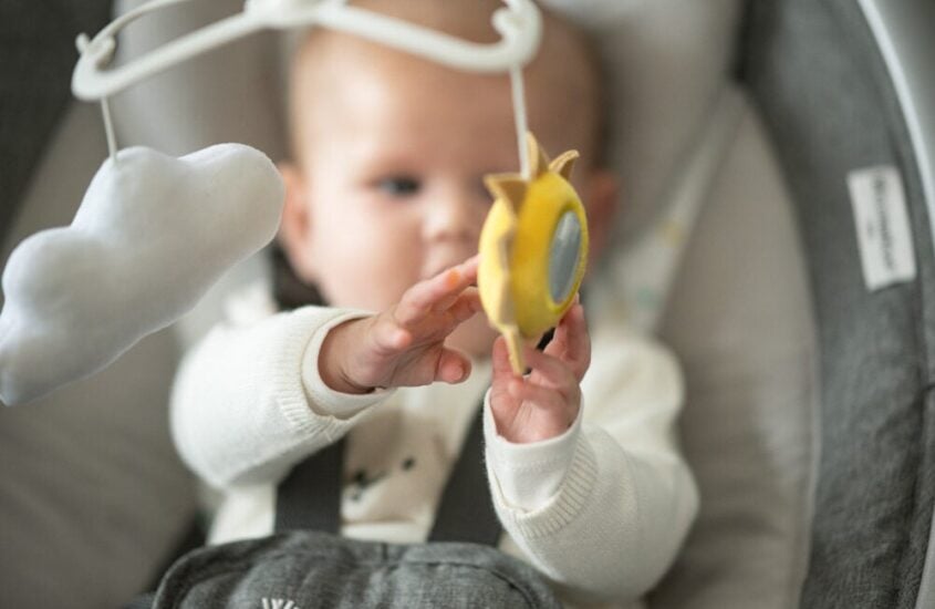 Comment apprendre à bébé à jouer seul ? - Aubert