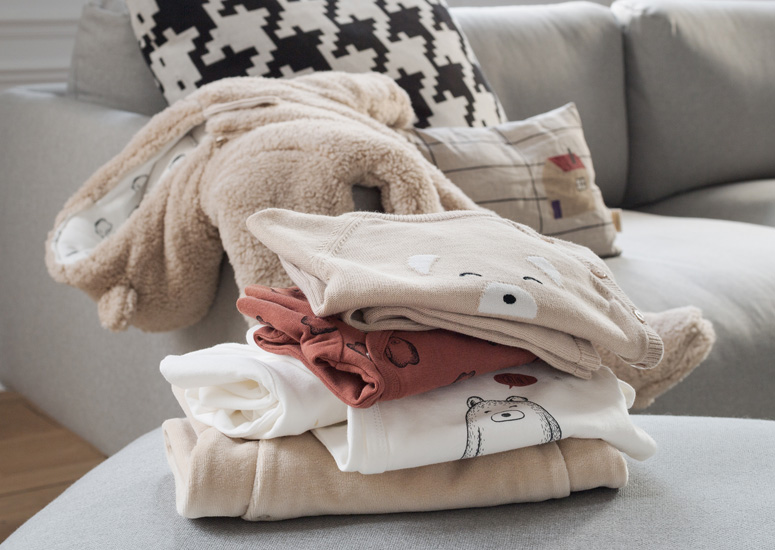 Comment habiller bébé en hiver à la maison comme en extérieur ?