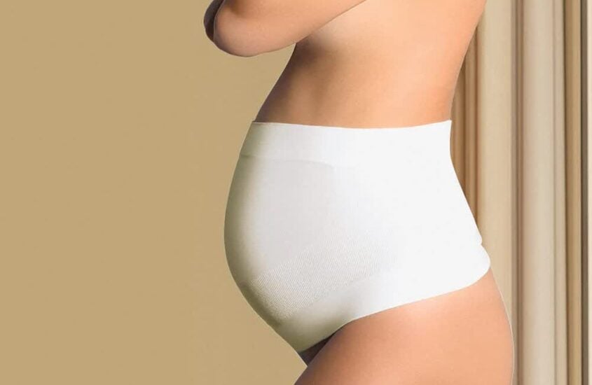 Photo libre de droit de Femme Enceinte Faisant De La Ceinture De