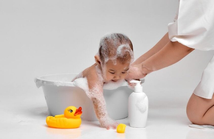 Baignoire bébé gonflable Bébé confort. Idéal pour un bain normade