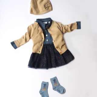 C'est le moment de choisir la tenue de fêtes parfaite pour votre bébé ! 

Ce superbe cardigan en tricot et le bonnet beige à paillettes assorti s'associent à merveille avec cette jolie robe à manches longues bi matière.

Que pensez-vous de ce look festif ? 💕✨ 

Découvrez toute la collection Bleu Ballerine de la marque Marèse en magasin et sur aubert.com 

 #robebebe #noël #christmas #tenuedefête #fetes #mode #aubert
