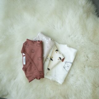 De jolis motifs, des couleurs tendres et des matières toutes douces… 💕
Les bodies, ces indispensables du quotidien, se transforment vite en véritables coups de cœur 💛

👉 Et vous, parmi ces adorables modèles, lequel ferait craquer votre petit bout ? ✨
Dites-le nous en commentaire 👇

#Aubert #Body #IndispensableBébé #Douceur #ParentsHeureux #BabyStyle #Bodie #CadeauxBébé #Famille #EssentielsBébé