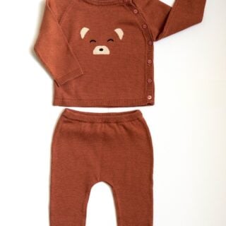 🍂✨ La rentrée en crèche approche… et quoi de mieux que des tenues à la fois mignonnes, confortables et pratiques pour accompagner les premiers pas de vos petits explorateurs ? 🐻👶

Des looks pensés pour jouer, bouger et câliner en toute liberté 💛

👉 Alors, quelle tenue fera fondre ton cœur de parent ? 💕
Partage ton coup de cœur en commentaire 👇

#Aubert #RentréeBébé #ModeBébé #Crèche #TenueBébé #ParentsHeureux #BabyStyle #Confort #Douceur