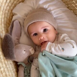 🍁 L’automne transforme chaque journée en une petite bulle de tendresse 🍂

Et vous, comment profitez-vous de ces instants précieux avec bébé ? 💛

#Aubert #confort #Famille #Bébé #Tendresse #Douceur #Automne #MomentsMagiques #bonheur #cocooning
