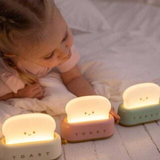 🌟JEU CONCOURS Aubert x Mary’s ! 🌟

Envie d’un peu de magie lumineuse dans la chambre de bébé ? 🌙✨
Nous faisons gagner 3 veilleuses Toaster, chacune dans une couleur différente (rose, vert et jaune), au design ultra-cool et tout doux.
Ces petites veilleuses apportent lumière apaisante et ambiance cosy, parfaites pour les soirées câlines et les nuits sereines de votre tout-petit 🧸💛

Pour tenter votre chance :
➡️ Likez cette publication
➡️ Suivez @aubert_france & @marys.fun 
➡️ Identifiez 2 ami(e)s qui craqueraient pour elles
➡️ BONUS : Partagez ce post en story

📅 Vous avez jusqu’au 20 novembre 2025 minuit pour participer.
Les 3 gagnant(e)s seront tiré(e)s au sort et annoncé(e)s en commentaire.

🍀 Bonne chance à toutes et à tous ! 

#Jeuconcours #concours #Marys #Aubert #veilleuses #toaster #parentslife #cadeau #douceur #tendresse #jeu #bébé