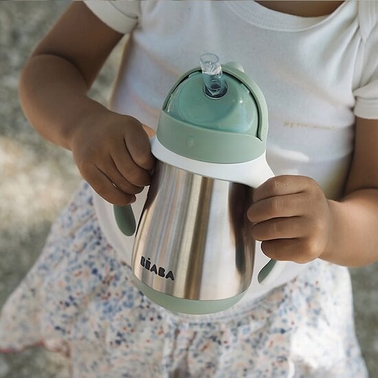 Tasse en inox avec paille Vert Sauge 250 ml de Béaba Tasse en inox avec paille Vert Sauge 250 ml de Béaba