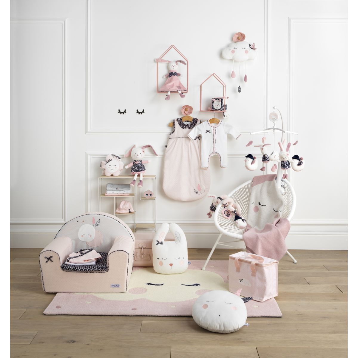 Miss Fleur De Lune Fauteuil Club Rose De Sauthon Baby Deco Fauteuils Et Poufs Aubert
