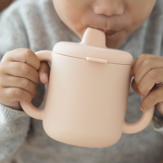 Tasse d'apprentissage en silicone Pink 8 mois + de Béaba