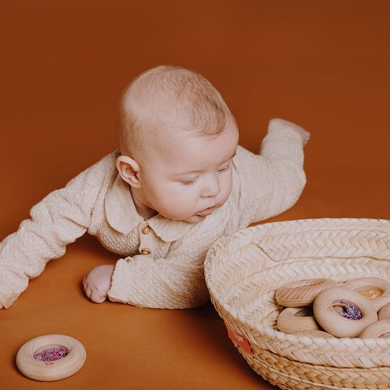 Hochet sensoriel Donuts en bois Grapes  de Petit Boum