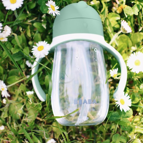 Tasse avec paille Vert Sauge 300 ml de Béaba Tasse avec paille Vert Sauge 300 ml de Béaba
