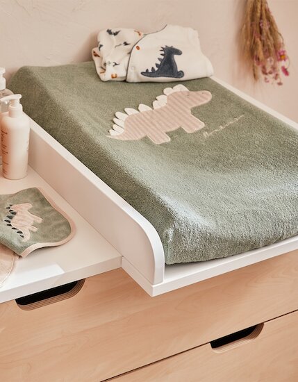 Tiga, Stegi & Ops Matelas à langer avec housse élastique en éponge Eucalyptus  de Noukies Tiga, Stegi & Ops Matelas à langer avec housse élastique en éponge Eucalyptus  de Noukies