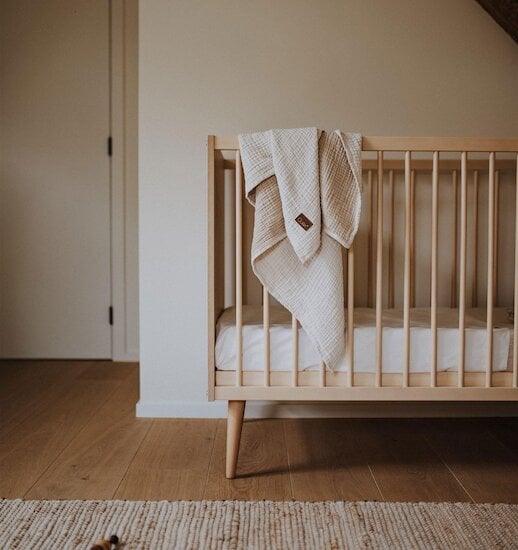 Cocoon Lit bébé Natural Oak 60 x 120 cm de Quax Cocoon Lit bébé Natural Oak 60 x 120 cm de Quax