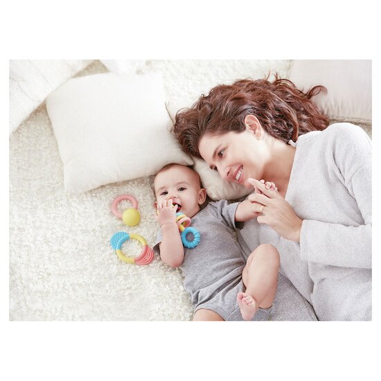 Coffret d'anneaux et hochets en riz   de Hape