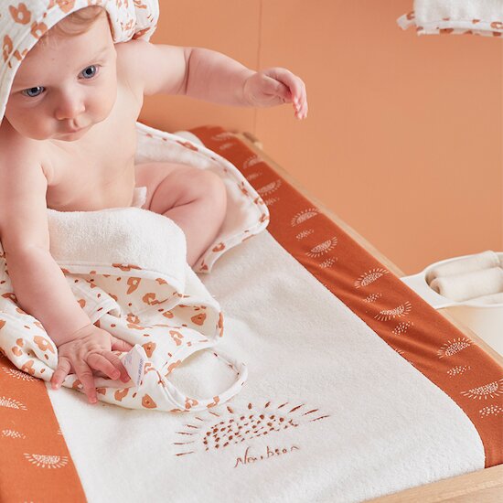 Babou & Kendi Matelas à langer avec housse élastique en éponge Babou  de Noukies Babou & Kendi Matelas à langer avec housse élastique en éponge Babou  de Noukies