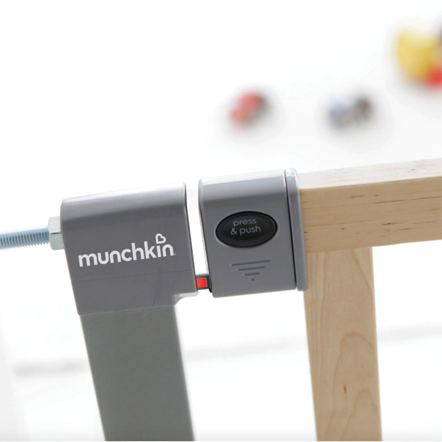 Barrière de sécurité Designer Bois/Gris de Munchkin, Munchkin Aubert Suisse
