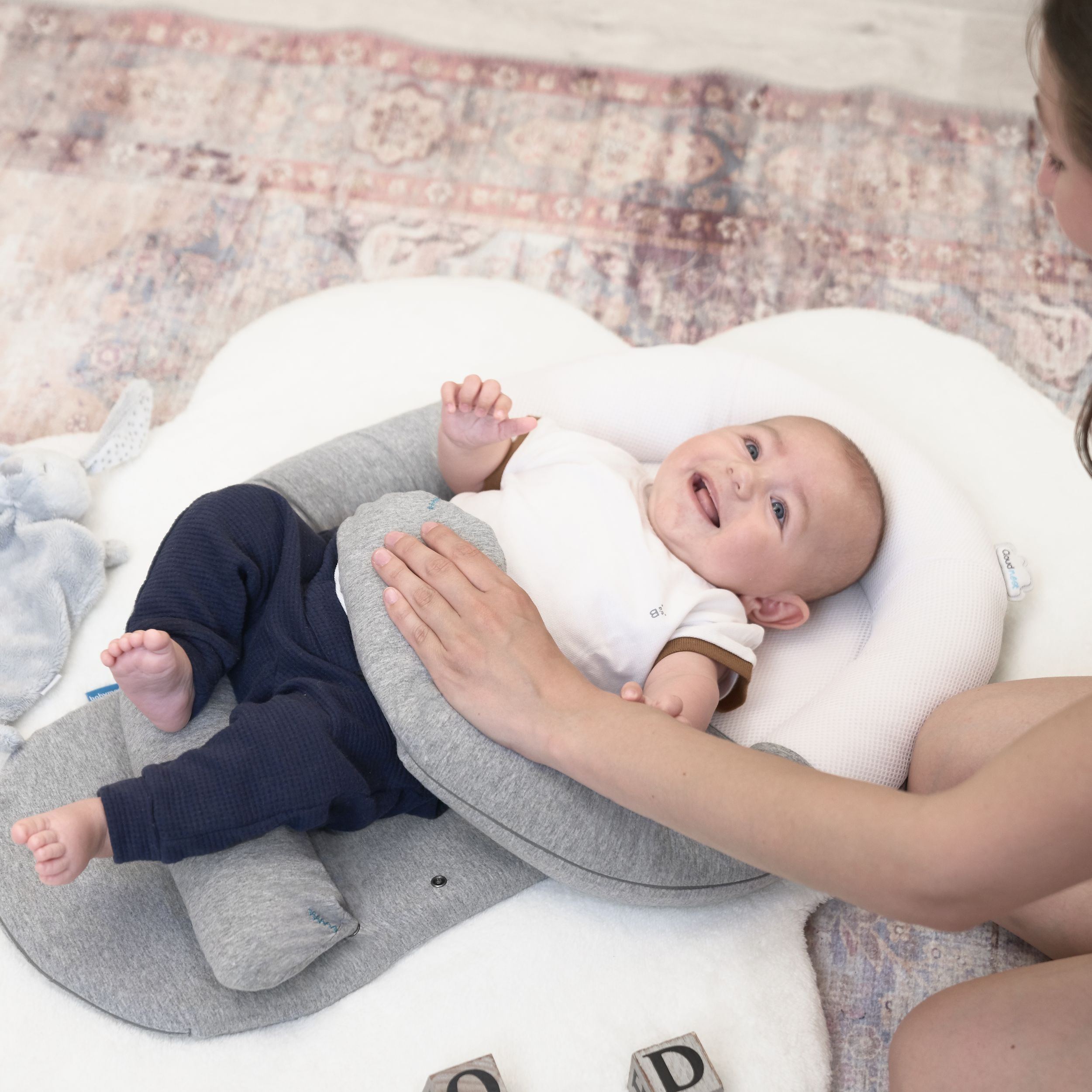 Cocon Anti Coliques Cloudnest Avec Bouillotte Integree Bicolore De Babymoov Cales Bebe Aubert