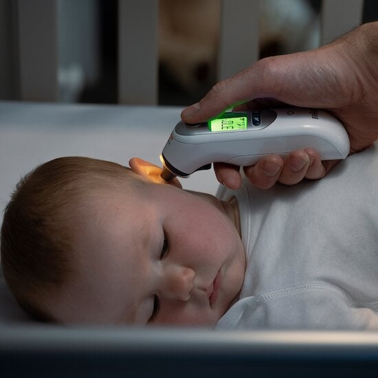 Thermometre auriculaire, Thermomètre auriculaire bebe, Thermometre médical  pour bébé et adulte, Termometre infrarouge avec enregistrement de la  température : : Bébé et Puériculture