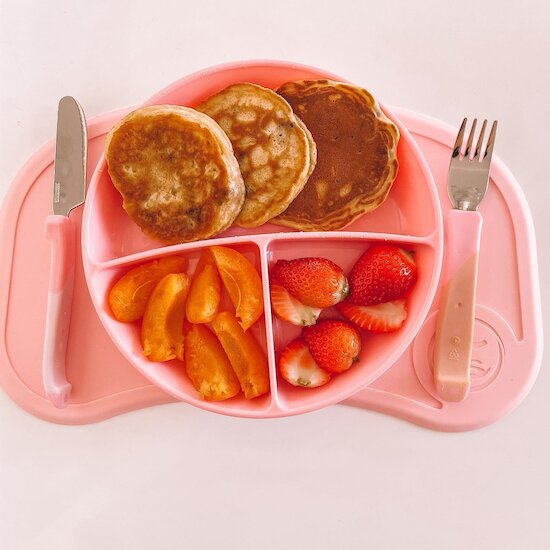 Plateau Click Mat mini avec assiette Rose  de Twistshake Plateau Click Mat mini avec assiette Rose  de Twistshake