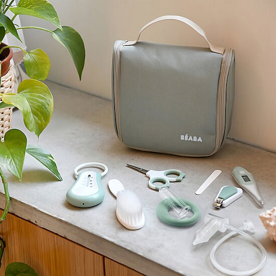 Trousse de Toilette Nomade Vert Sauge  de Béaba