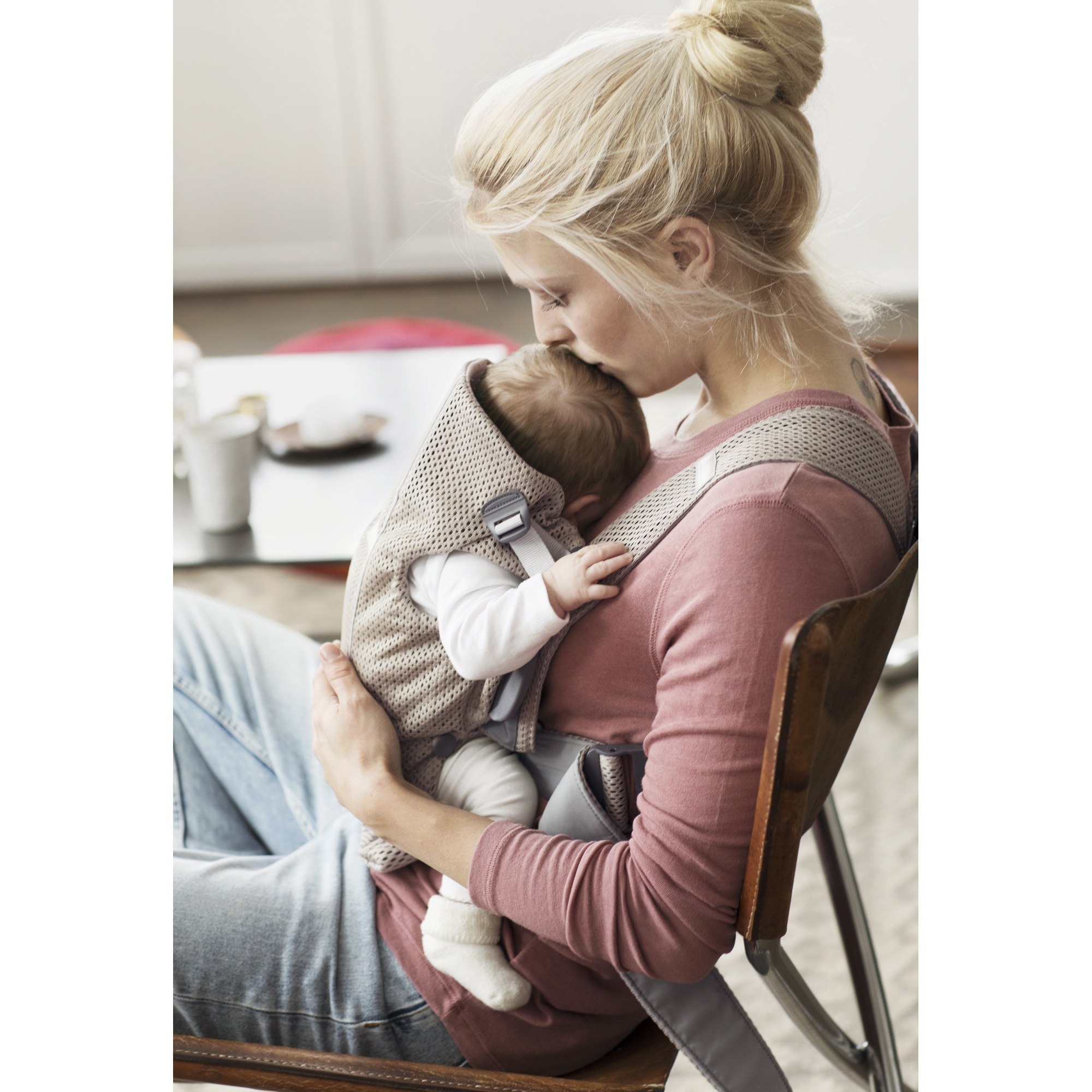 Mini Babybjörn : le porte-bébé spécial nouveau-né