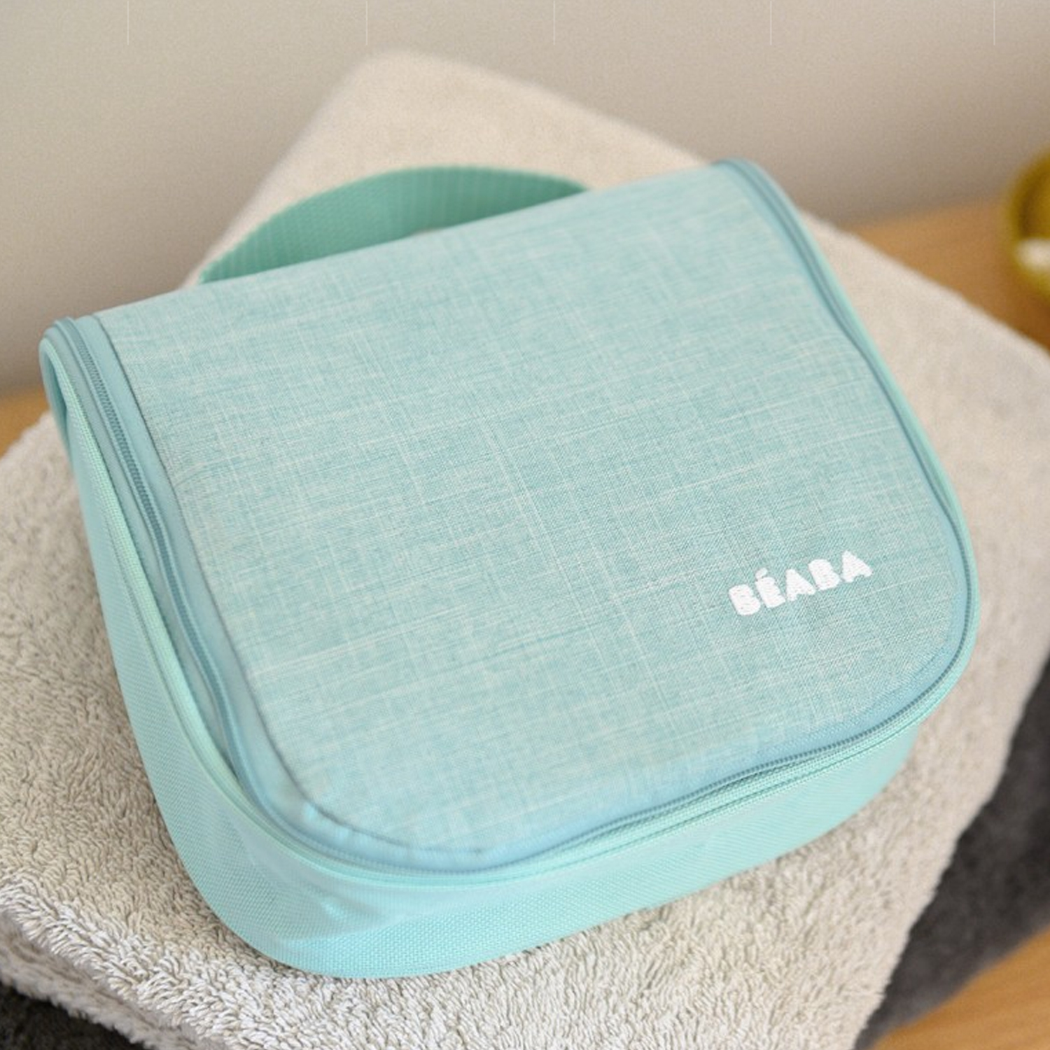 Trousse De Toilette Nomade 9 Accessoires Vert D Eau De Beaba Trousses De Toilette Aubert Trousse De Toilette Nomade 9 Accessoires Vert D Eau De Beaba Trousses De Toilette Aubert