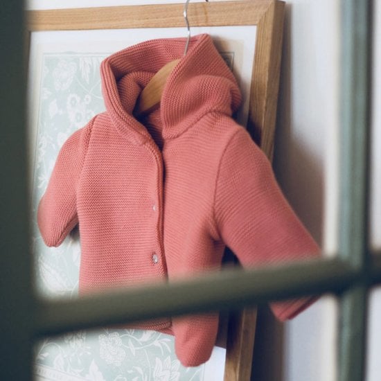 Paletot Tricot Petits Chats Bouton de rose 3 mois de La Manufacture de Layette Paletot Tricot Petits Chats Bouton de rose 3 mois de La Manufacture de Layette