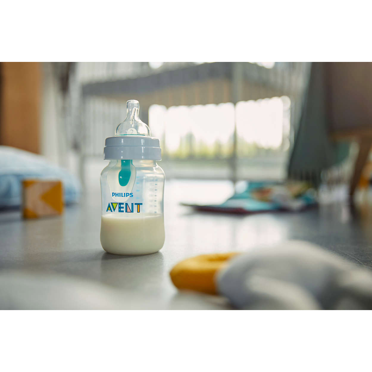 Philips Avent Bouteille anti-colic avec valve AirFree Transparent 260 ml 