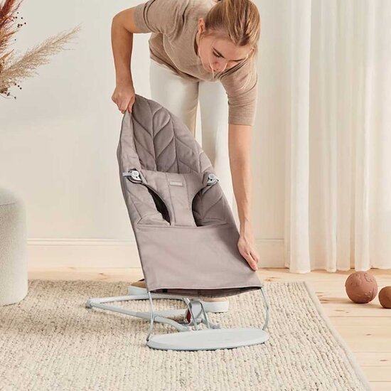 Transat Bliss Pétal Woven Gris Sable  de BabyBjörn