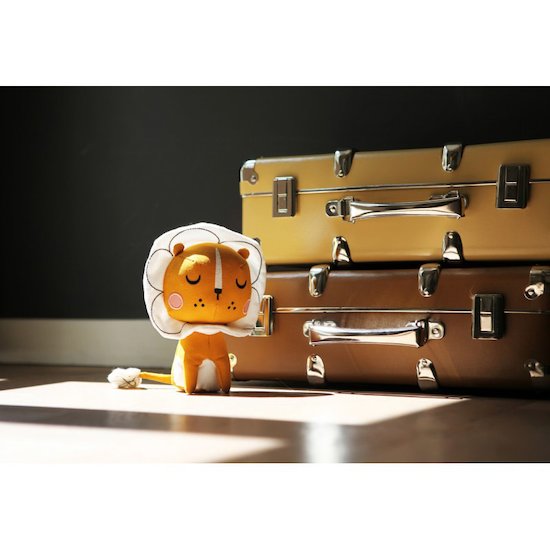 Peluche et sa boîte cadeau Lion  de BB&Co Peluche et sa boîte cadeau Lion  de BB&Co