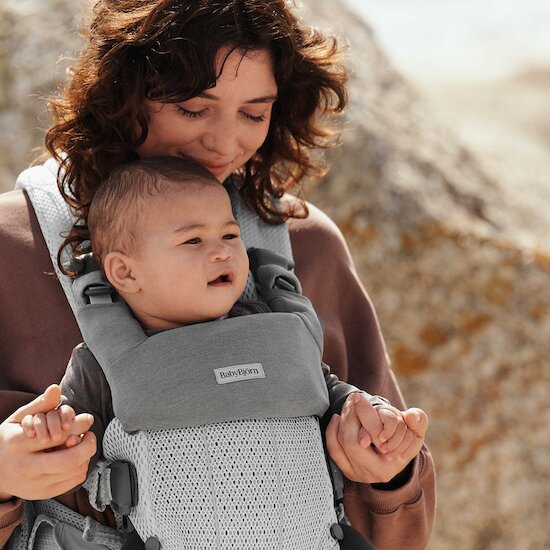 Bavoir pour porte-bébé Harmony Gris Clair  de BabyBjörn Bavoir pour porte-bébé Harmony Gris Clair  de BabyBjörn