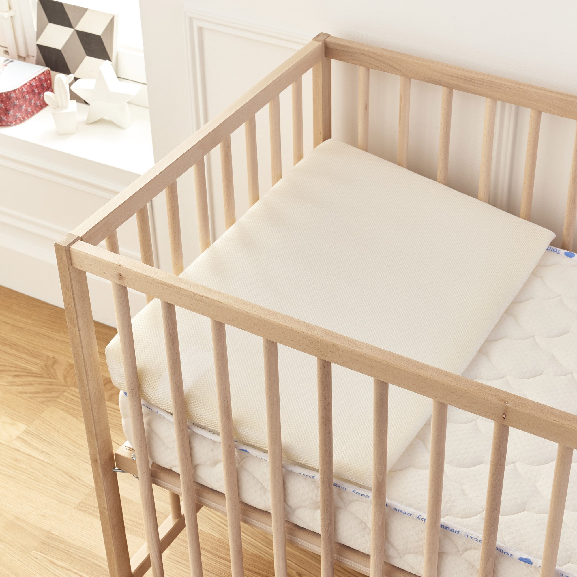 P'tit Lit - Plan Incliné Bébé 60x35 cm - Pour lit 60x120 cm - Limite les  reflux - Anti Acariens - Inclinateur 15° - Déhoussable - blanc - P'tit Lit