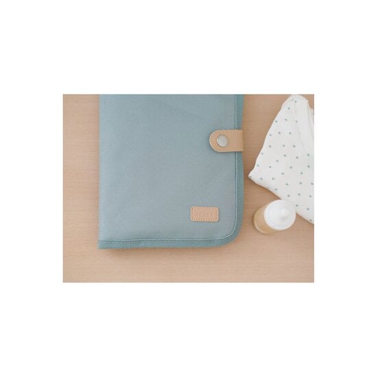Protège carnet de santé Vert sauge  de Béaba Protège carnet de santé Vert sauge  de Béaba