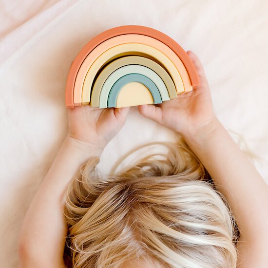 Jeu à empiler en silicone Cherry  de OB Designs Jeu à empiler en silicone Cherry  de OB Designs